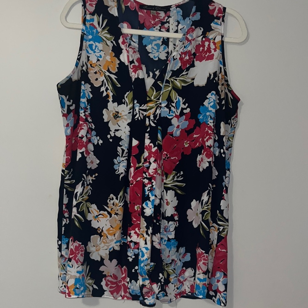Rose & Olive Women’s Large Sleeveless Blouse V-neck W/Button Closure Pleated LGE - Picture 1 of 7